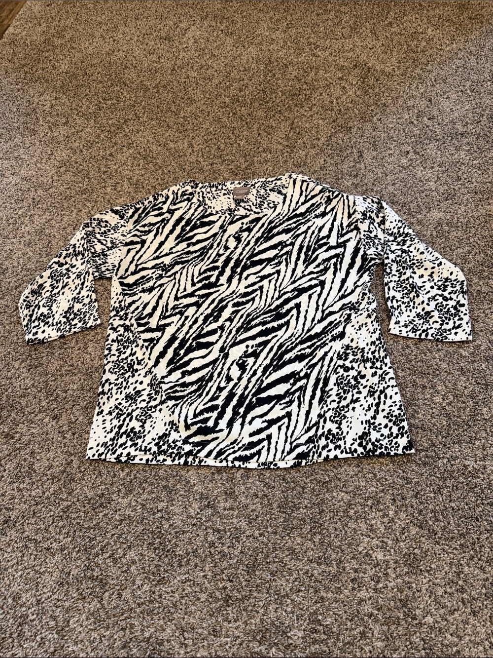 Chico's Black & White Animal-Print Tunic Top Size Medium (8)